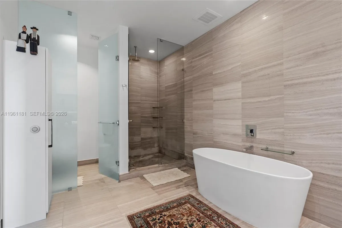 3300 NE 188th St, Aventura FL 33180