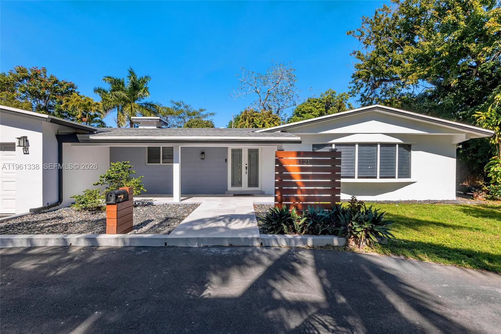 4121 SW 3rd St, Plantation FL 33317