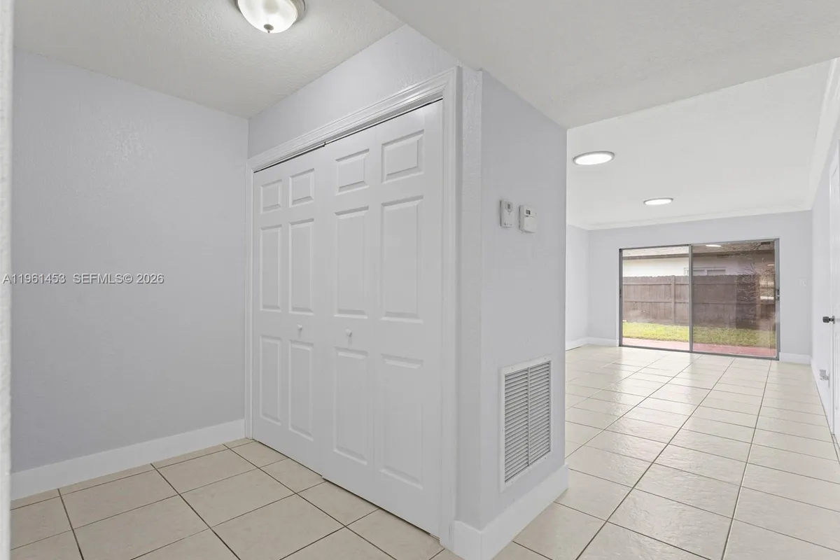 2406 SW 54th St, Dania Beach FL 33312