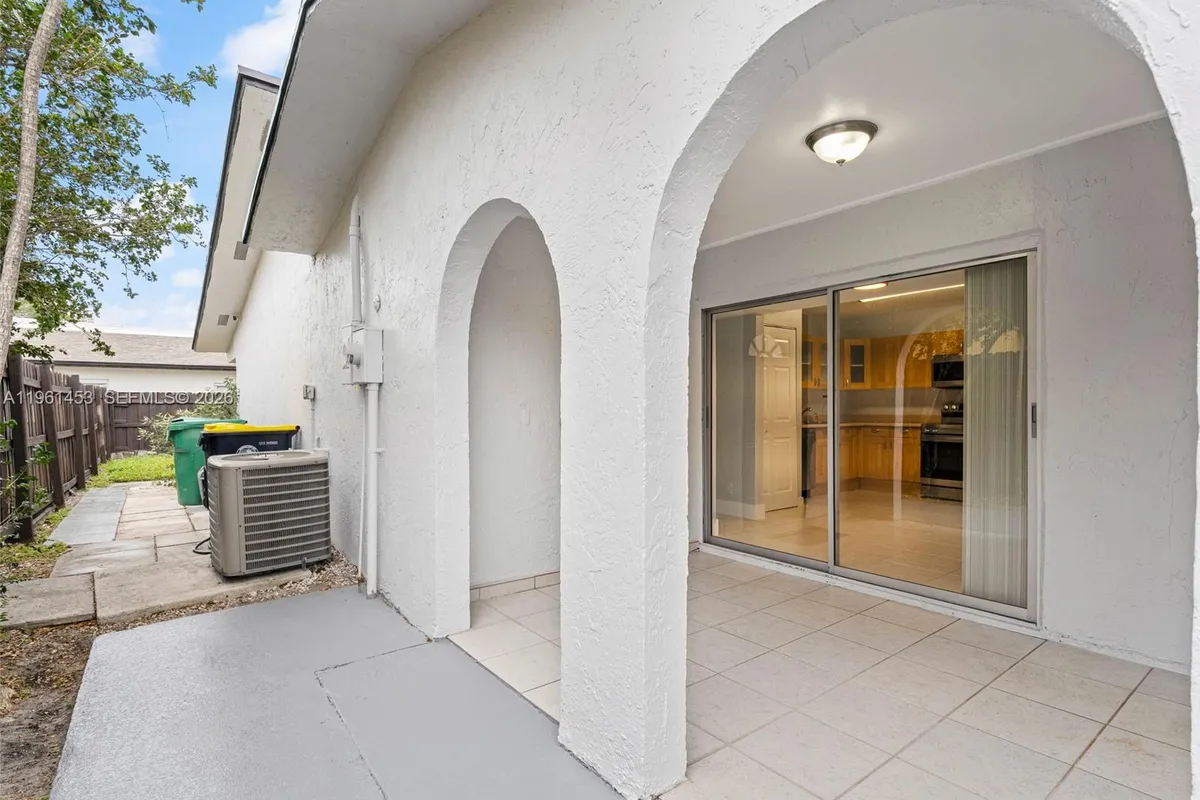 2406 SW 54th St, Dania Beach FL 33312