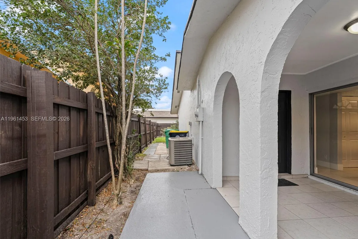 2406 SW 54th St, Dania Beach FL 33312