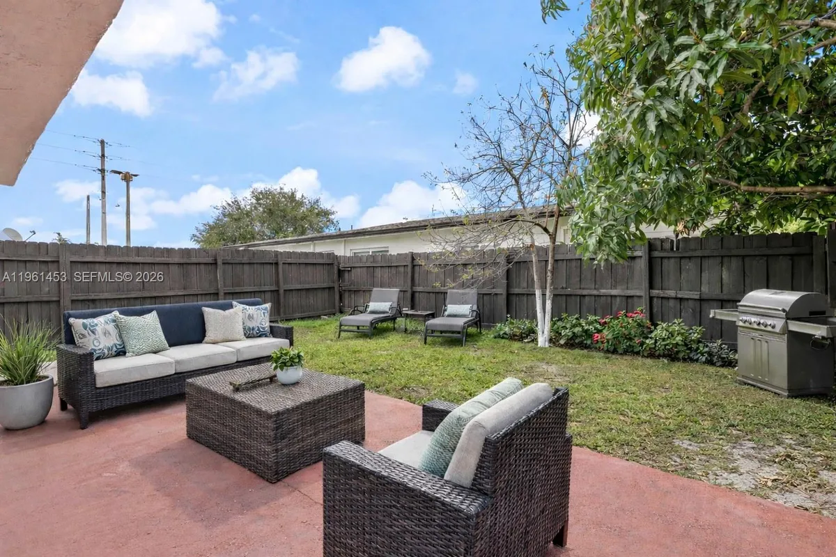 2406 SW 54th St, Dania Beach FL 33312