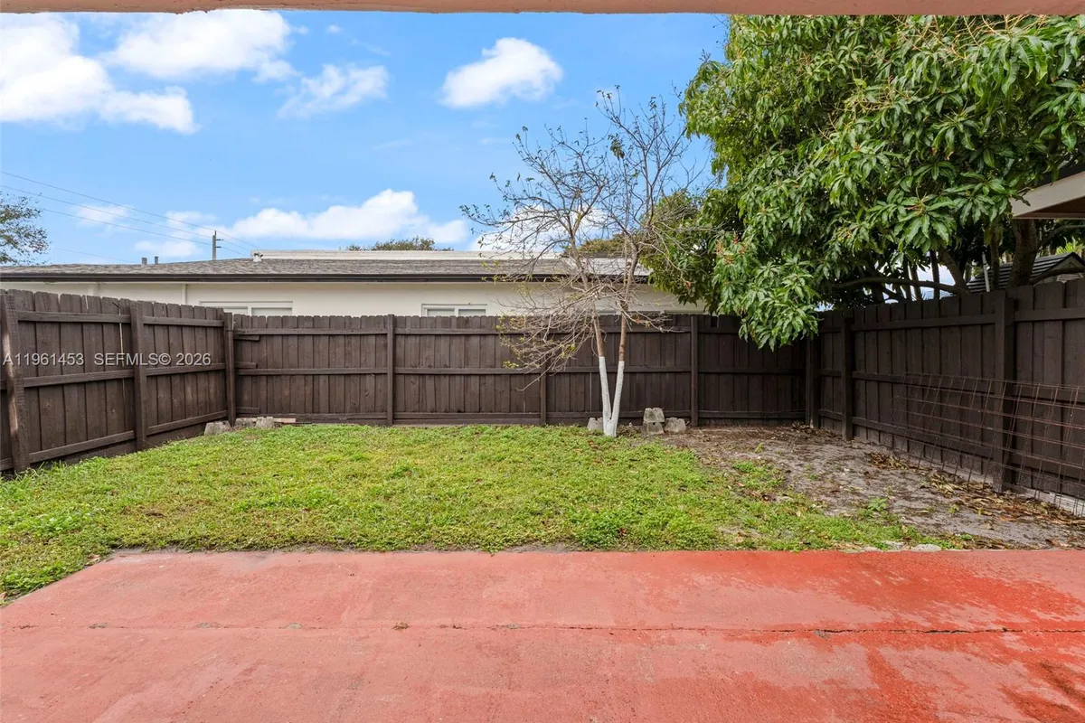 2406 SW 54th St, Dania Beach FL 33312