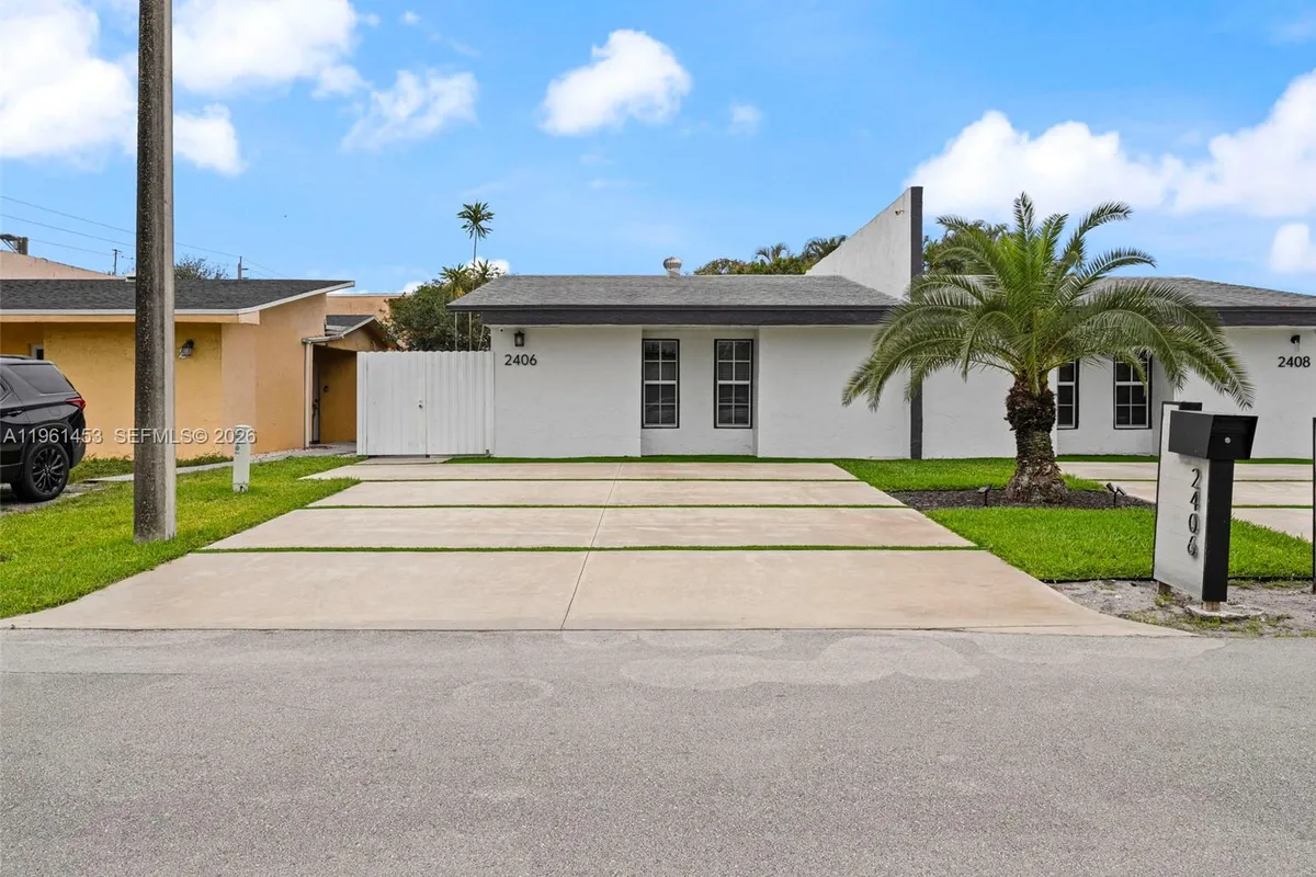 2406 SW 54th St, Dania Beach FL 33312