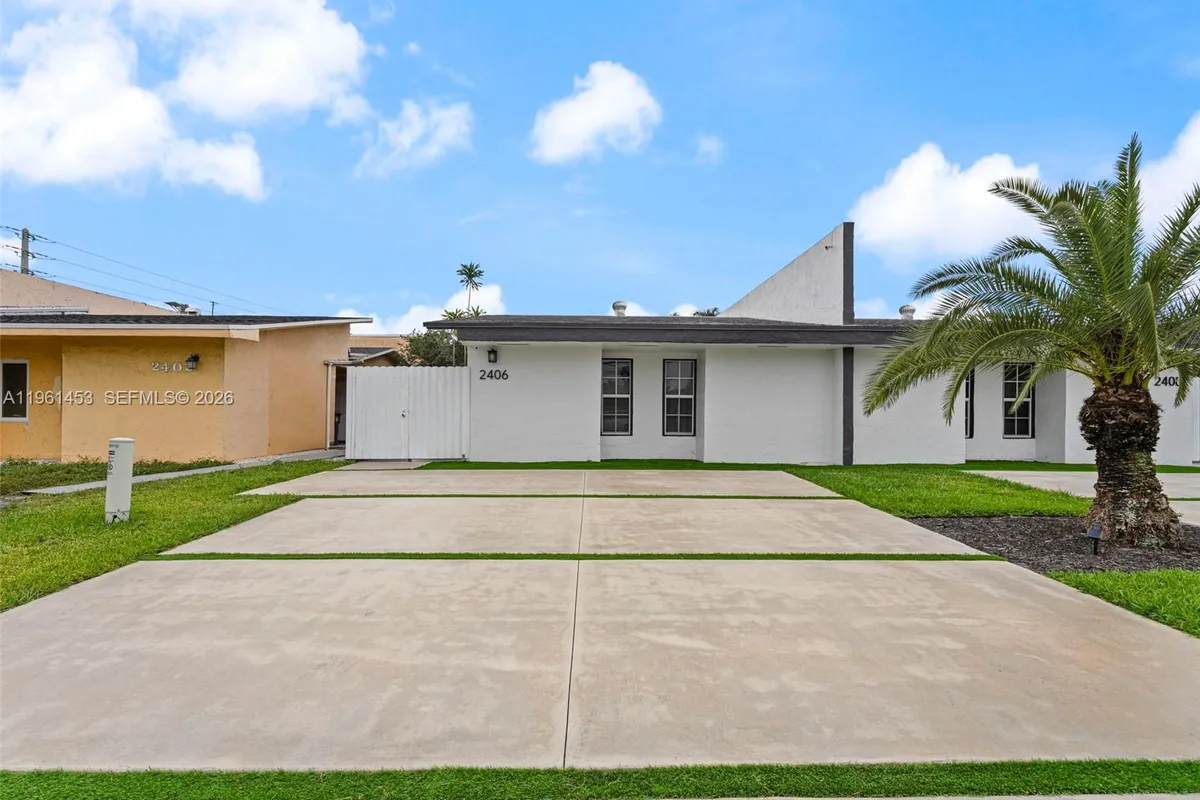 2406 SW 54th St, Dania Beach FL 33312