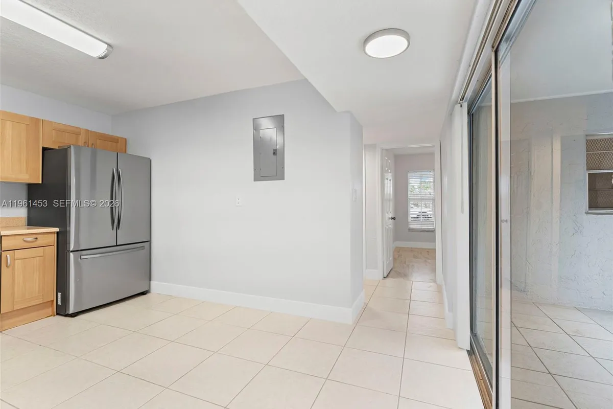 2406 SW 54th St, Dania Beach FL 33312