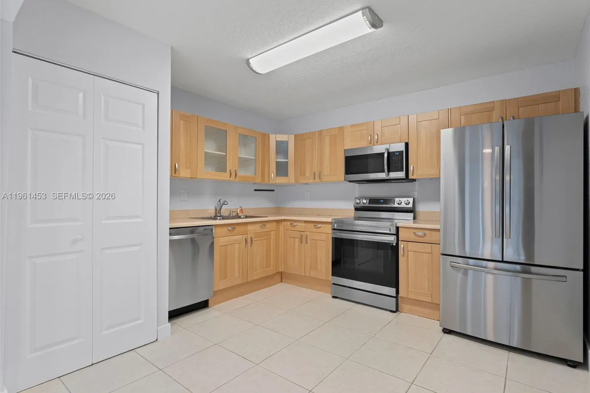 2406 SW 54th St, Dania Beach FL 33312