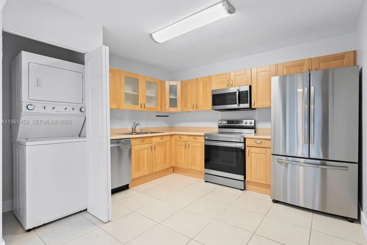 2406 SW 54th St, Dania Beach FL 33312