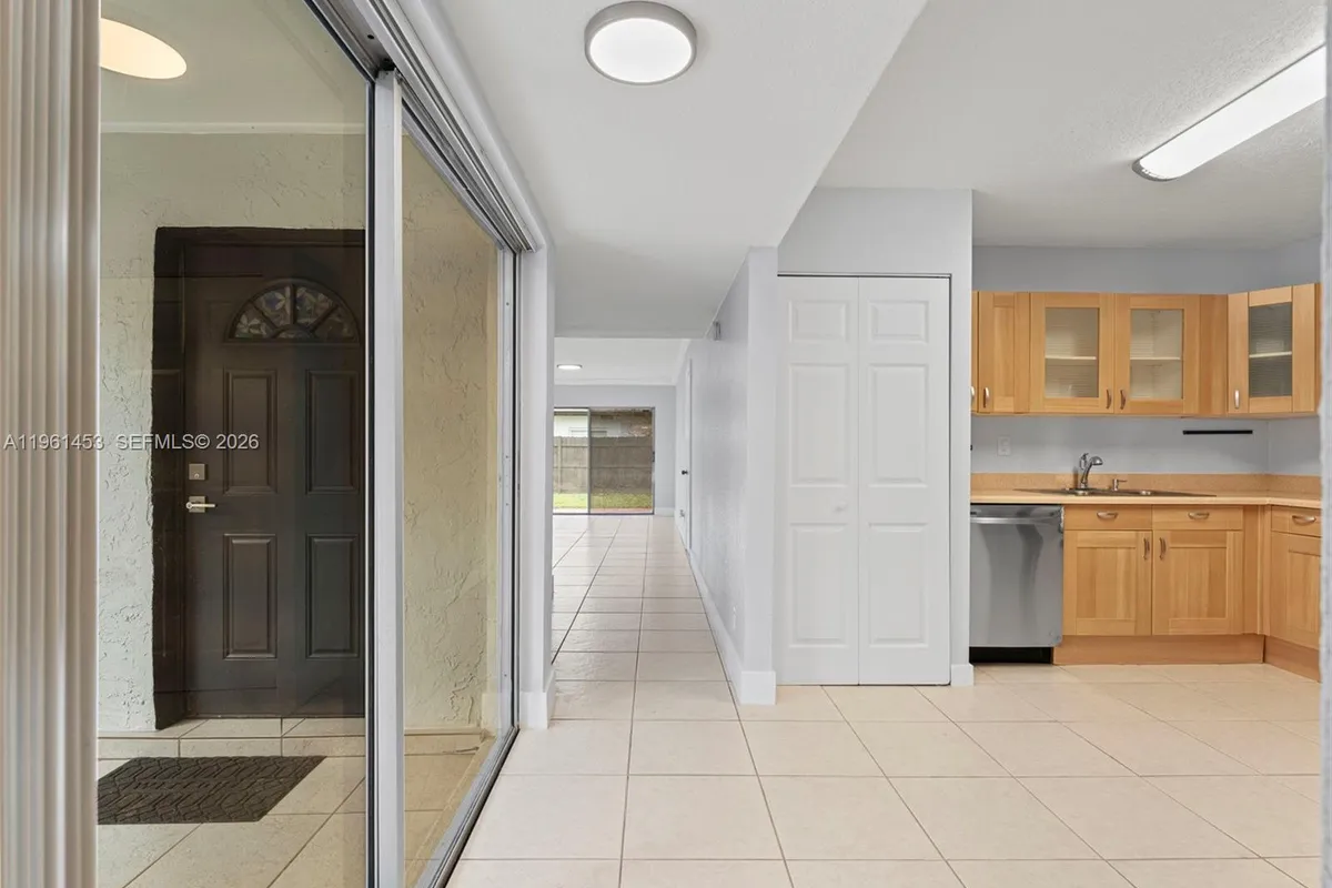 2406 SW 54th St, Dania Beach FL 33312