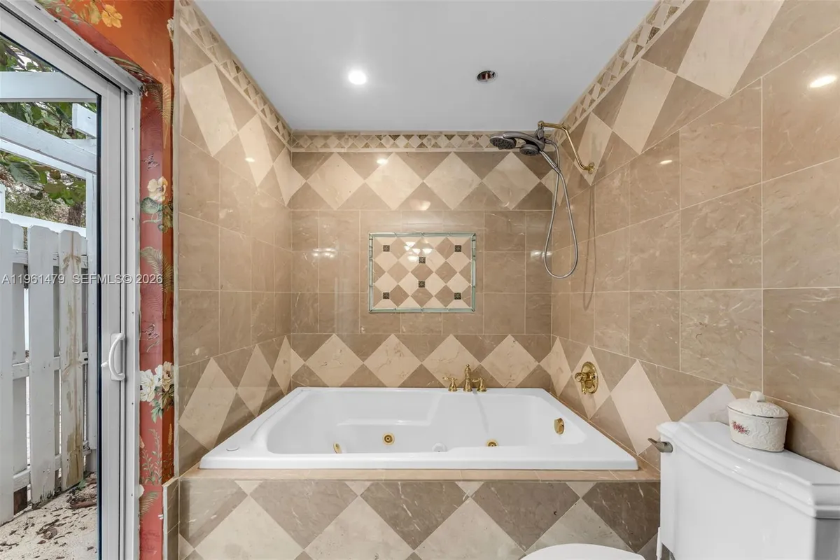 5961 SW 56th Ter, South Miami FL 33143