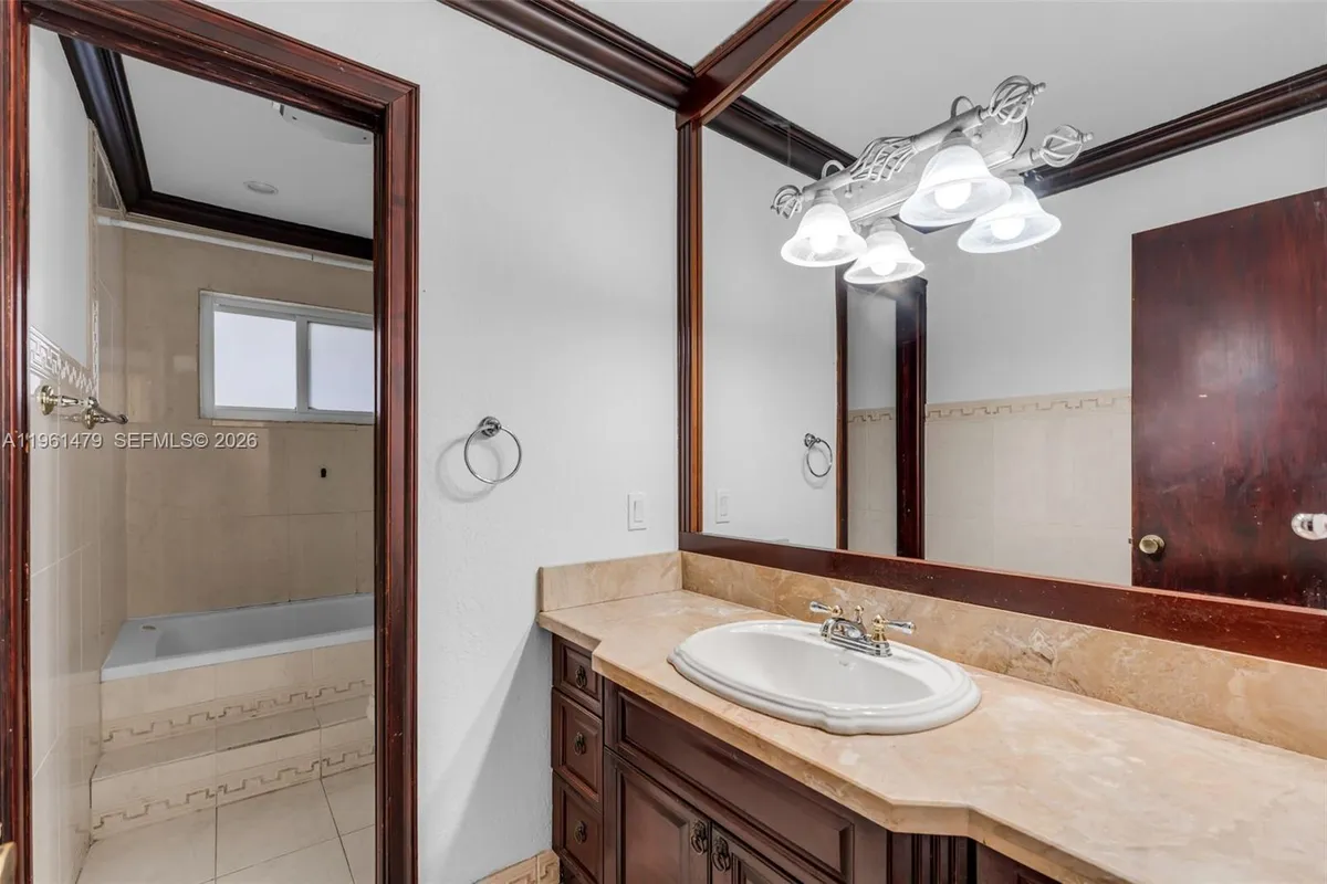 5961 SW 56th Ter, South Miami FL 33143