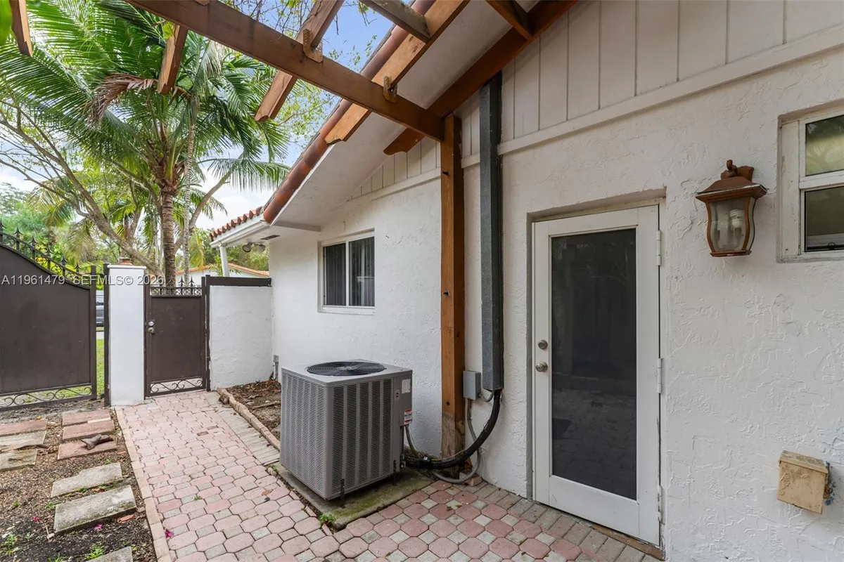 5961 SW 56th Ter, South Miami FL 33143