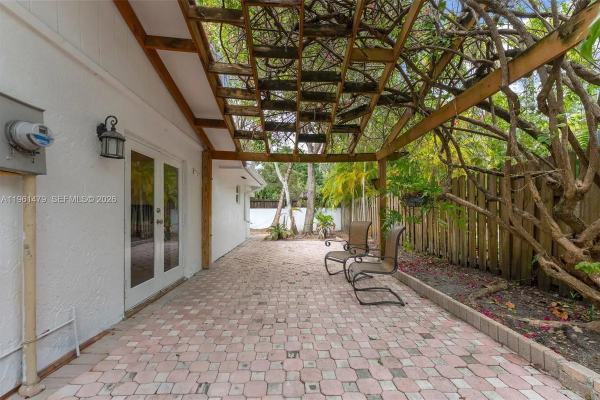 5961 SW 56th Ter, South Miami FL 33143