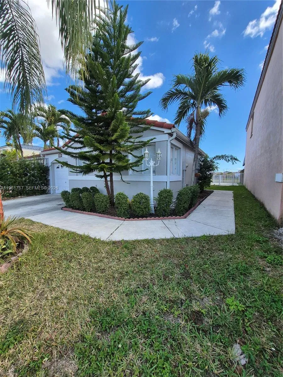 16955 SW 142nd Pl, Miami FL 33177