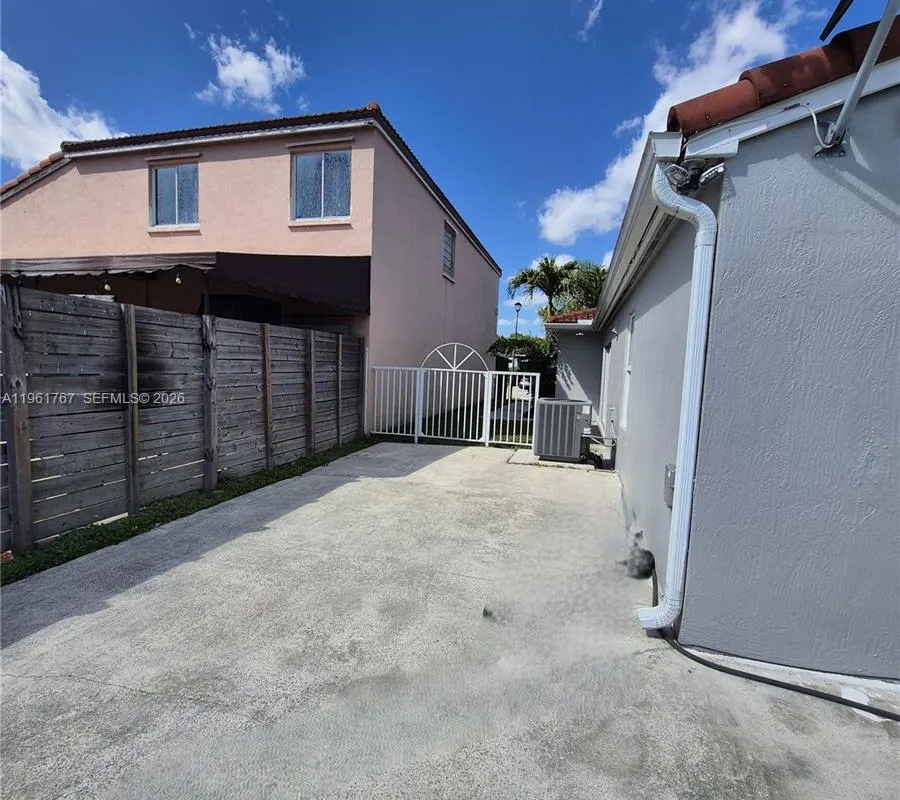 16955 SW 142nd Pl, Miami FL 33177