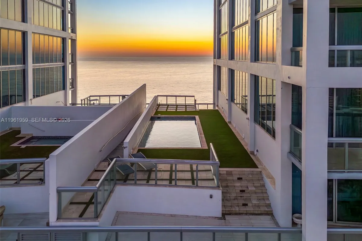 6899 Collins Ave, Miami Beach FL 33141