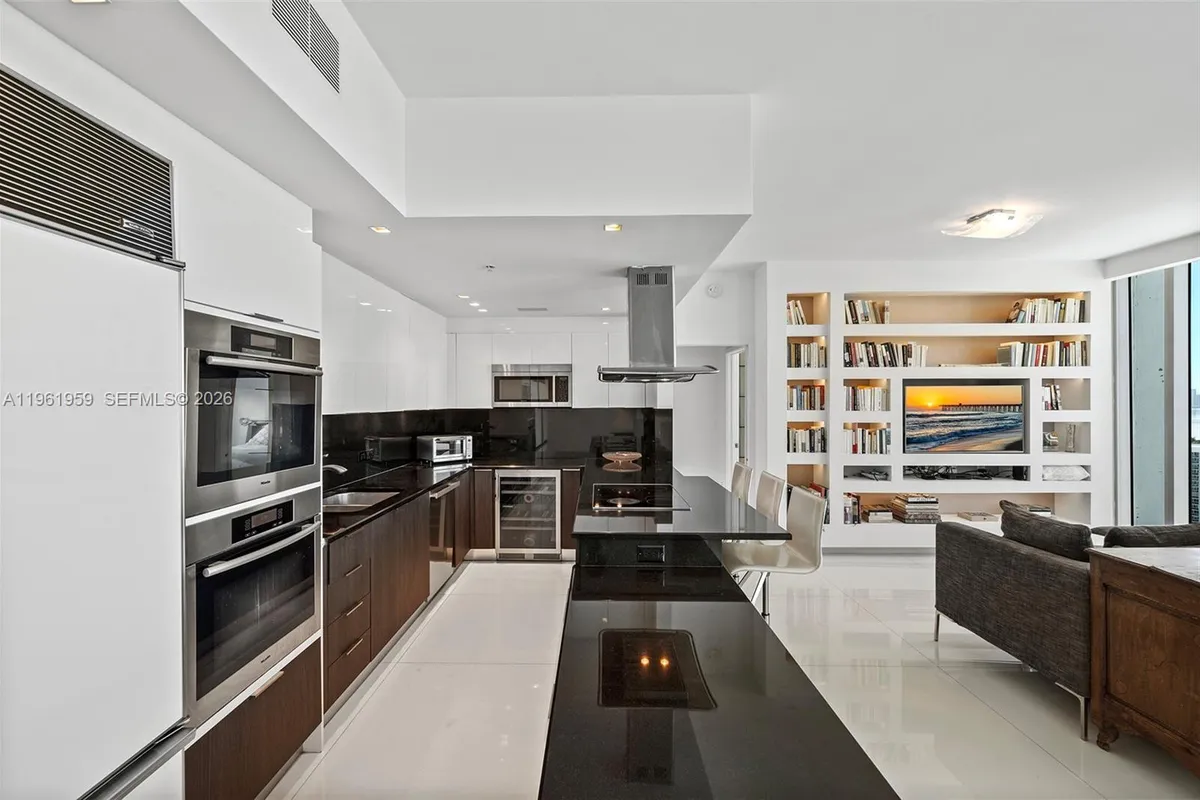 6899 Collins Ave, Miami Beach FL 33141