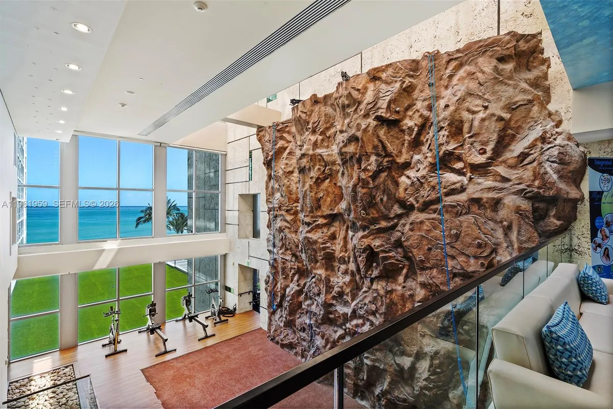 6899 Collins Ave, Miami Beach FL 33141