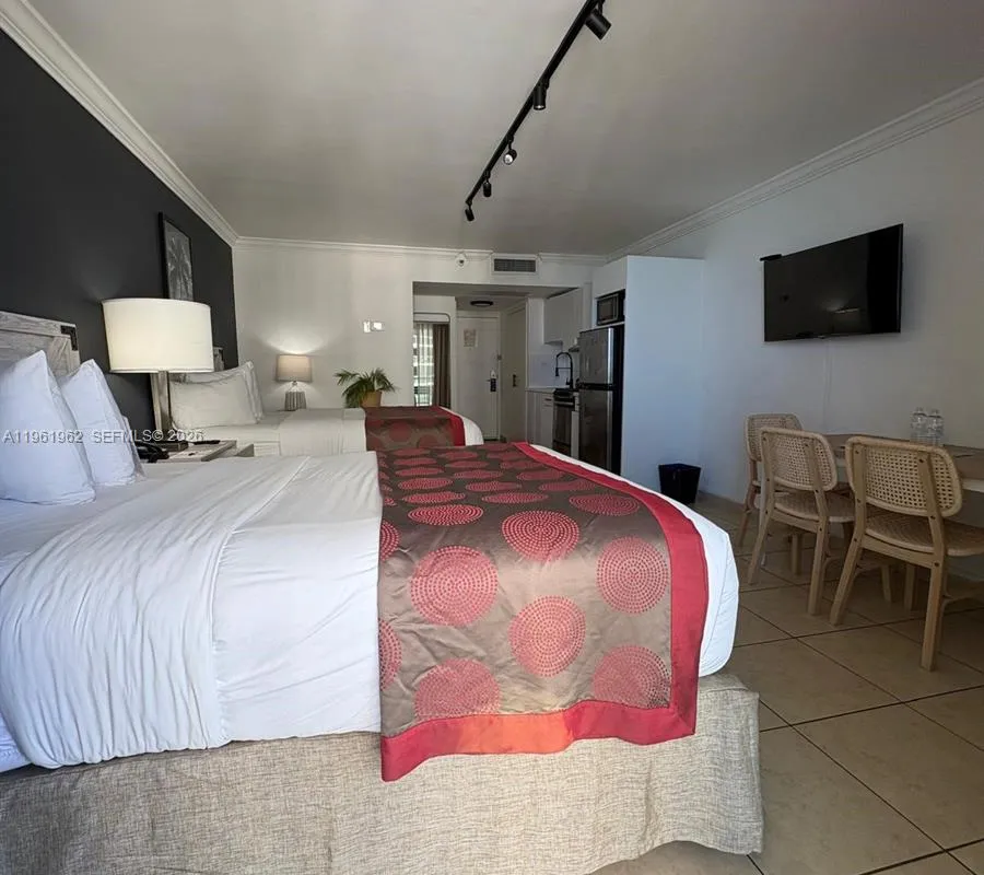 19201 Collins Ave # 820, Sunny Isles Beach FL 33160