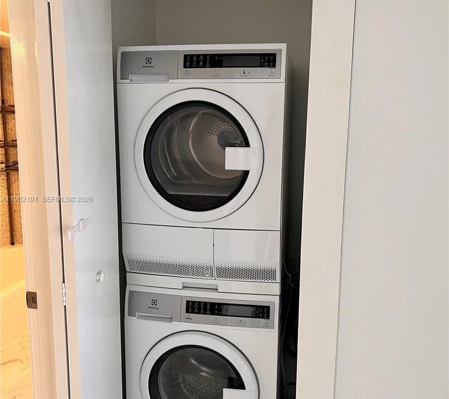 210 174th St # 912, Sunny Isles Beach FL 33160