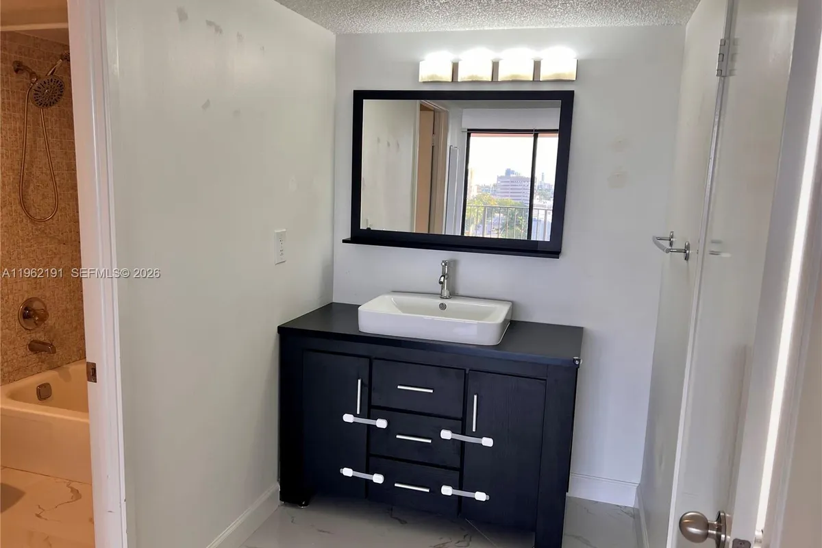 210 174th St # 912, Sunny Isles Beach FL 33160