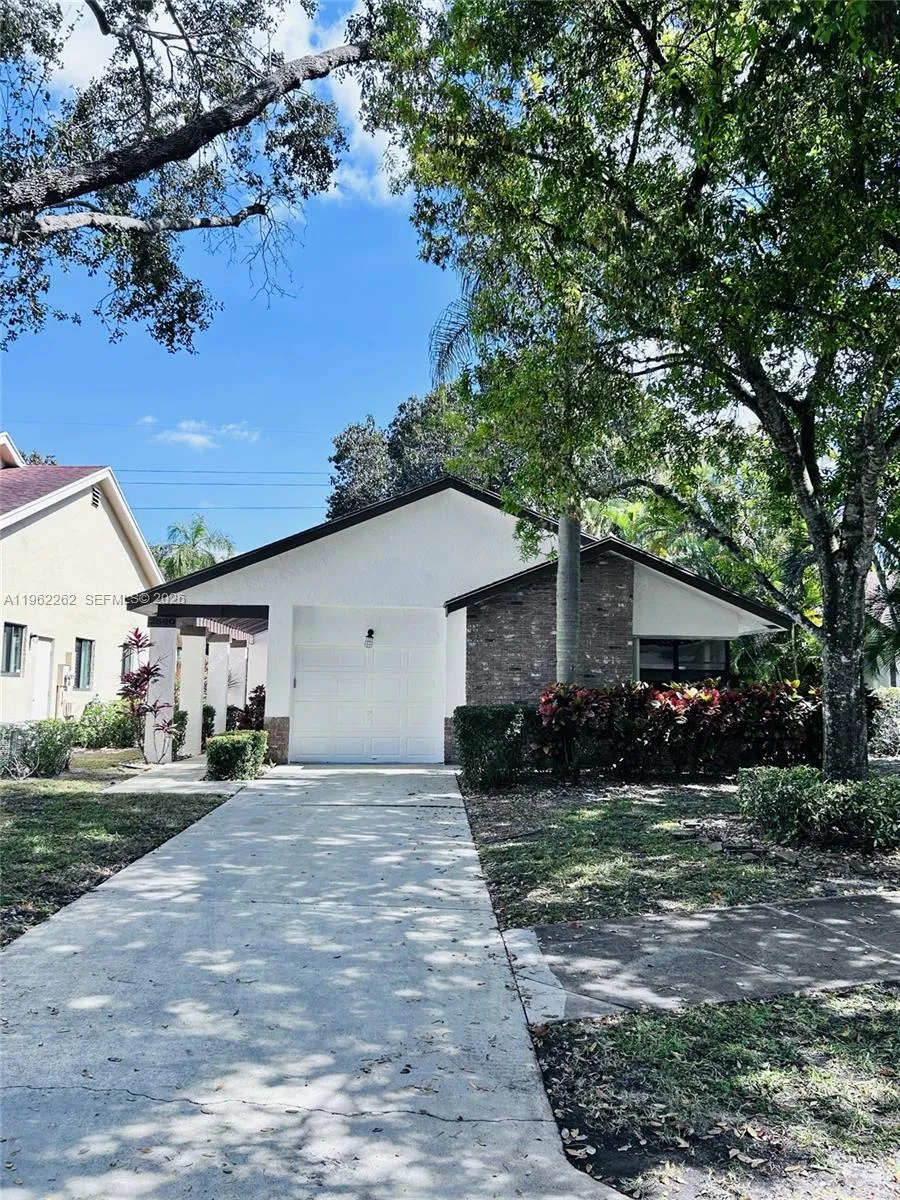 2560 Calamondin Cir, Coconut Creek FL 33063