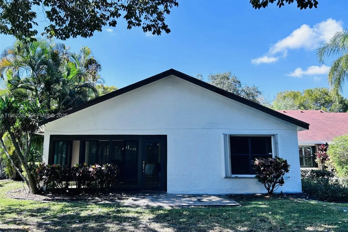 2560 Calamondin Cir, Coconut Creek FL 33063