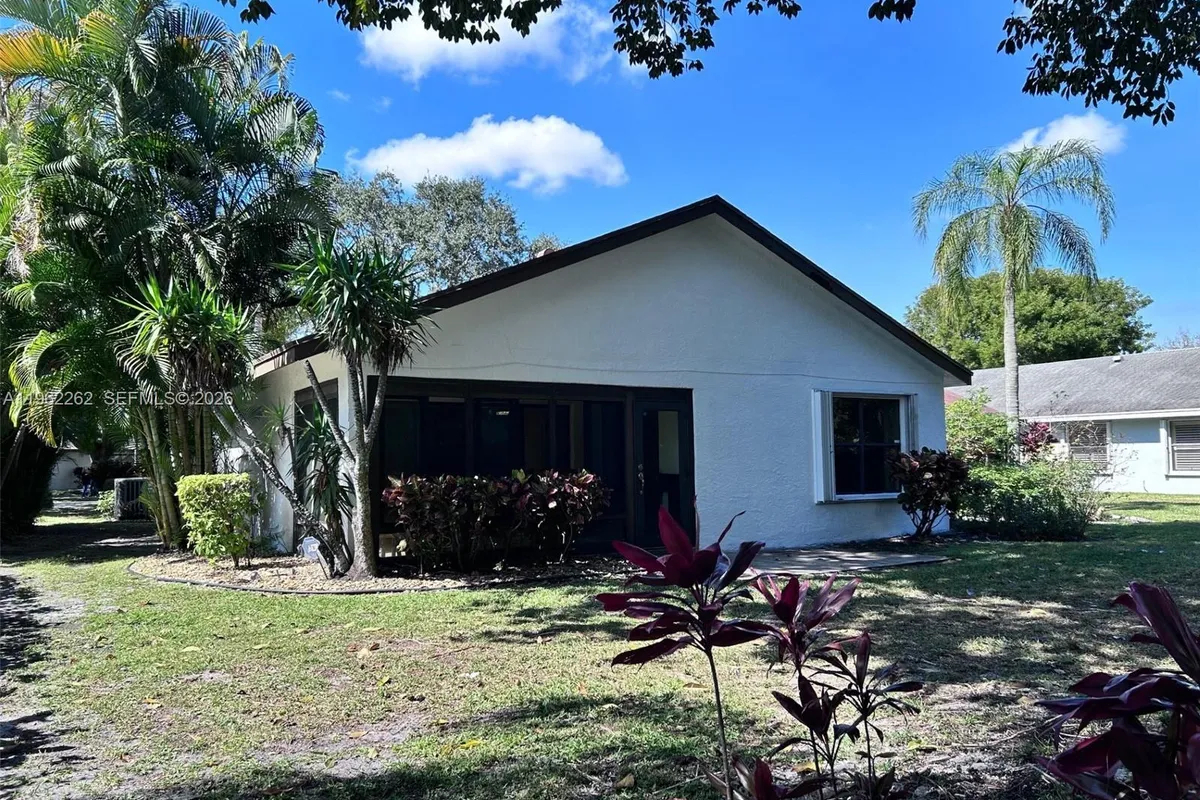 2560 Calamondin Cir, Coconut Creek FL 33063