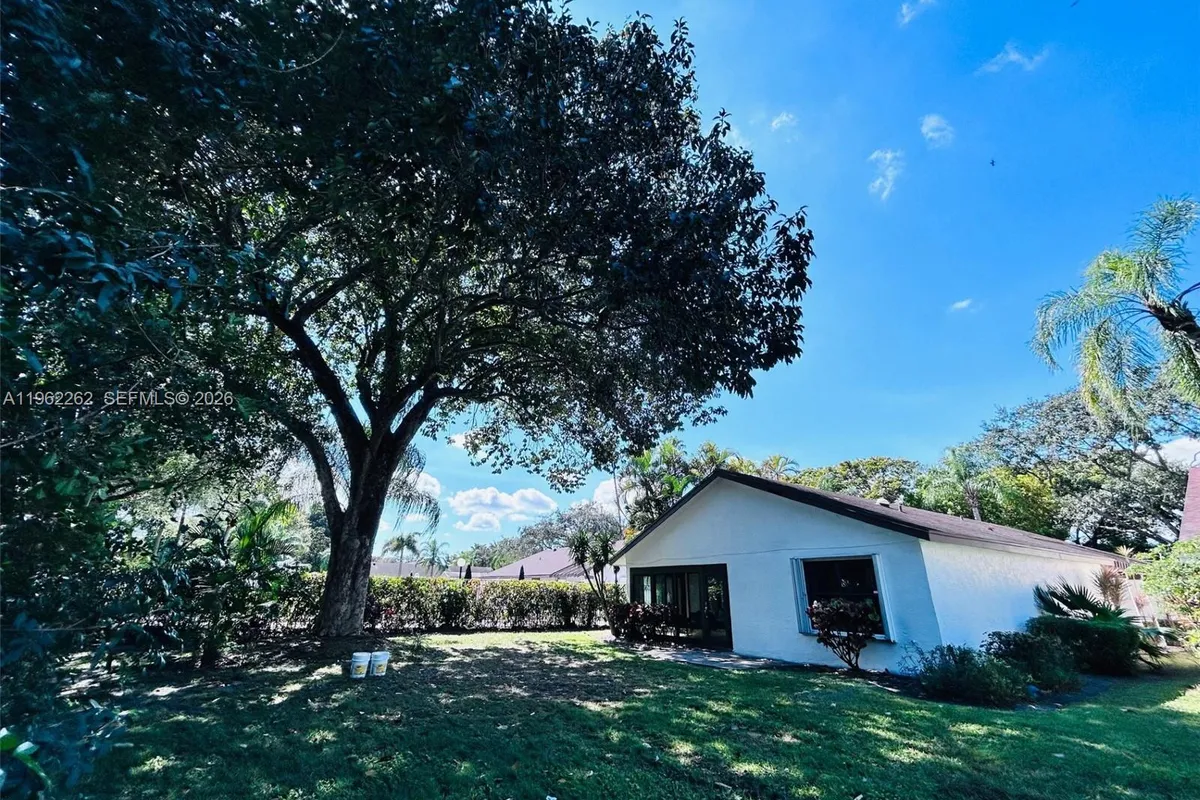 2560 Calamondin Cir, Coconut Creek FL 33063