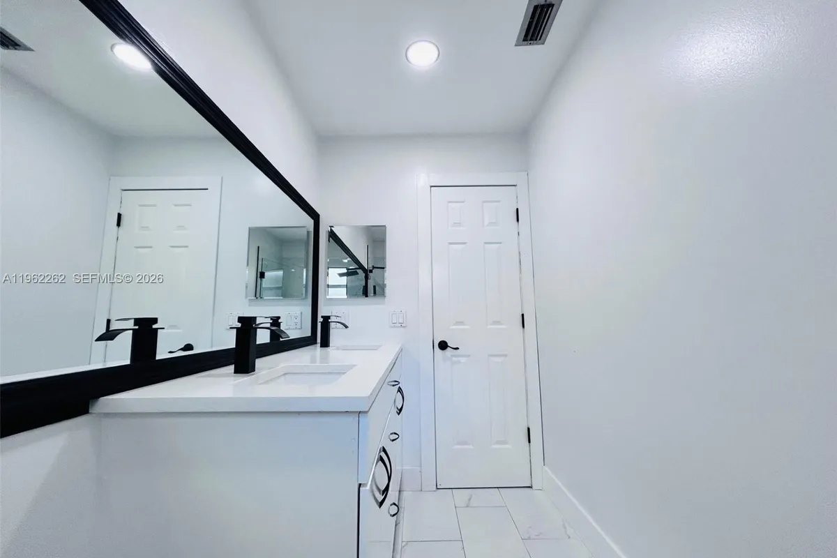 2560 Calamondin Cir, Coconut Creek FL 33063