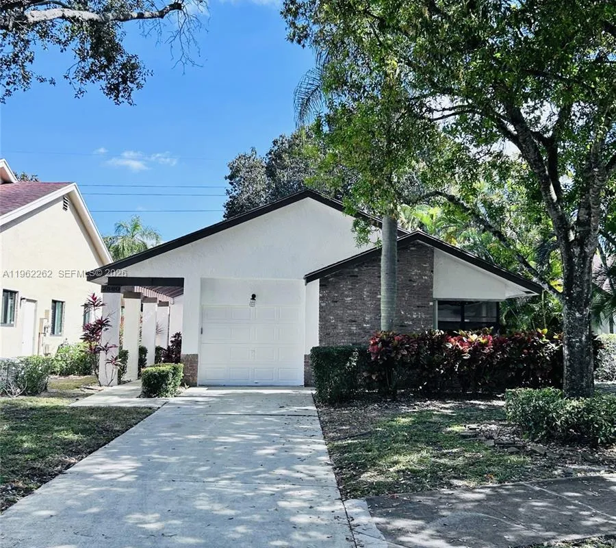 2560 Calamondin Cir, Coconut Creek FL 33063