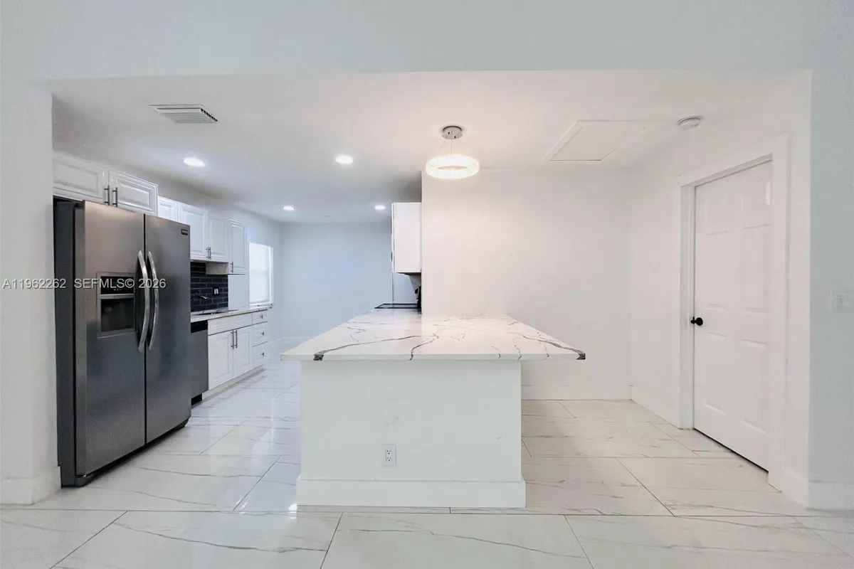 2560 Calamondin Cir, Coconut Creek FL 33063