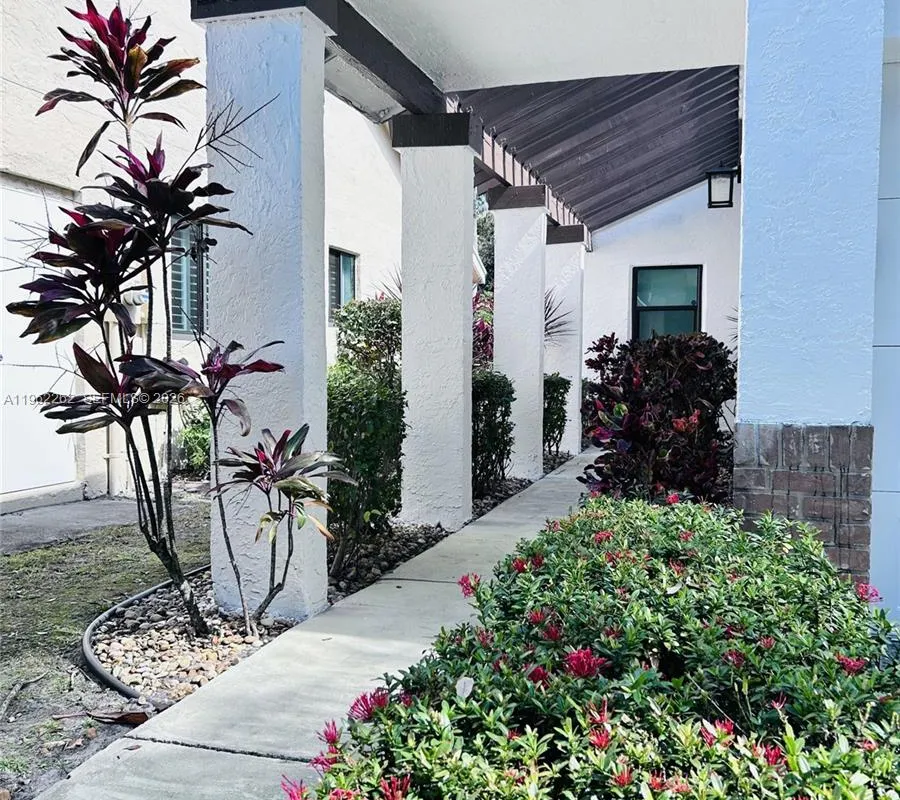 2560 Calamondin Cir, Coconut Creek FL 33063