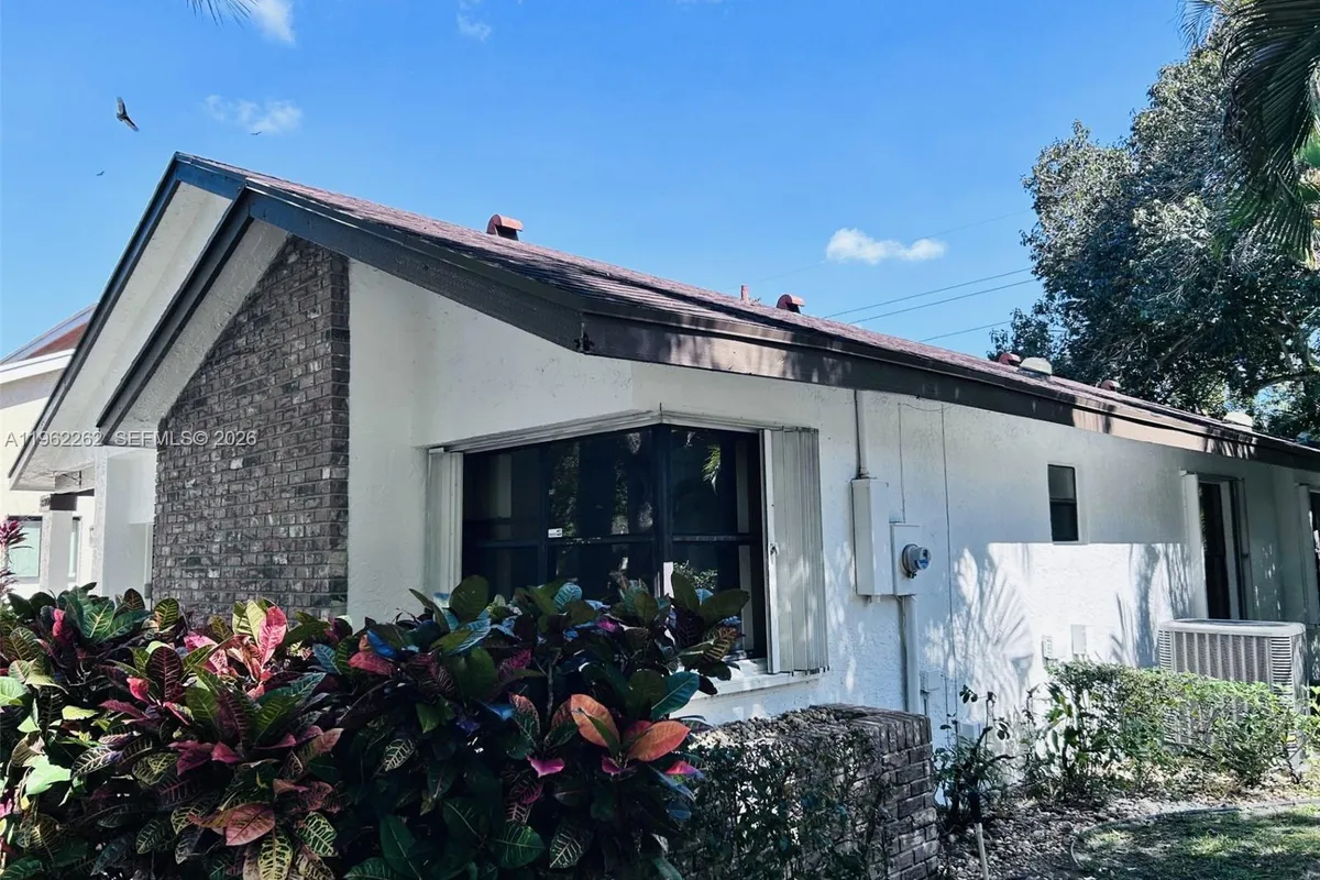 2560 Calamondin Cir, Coconut Creek FL 33063