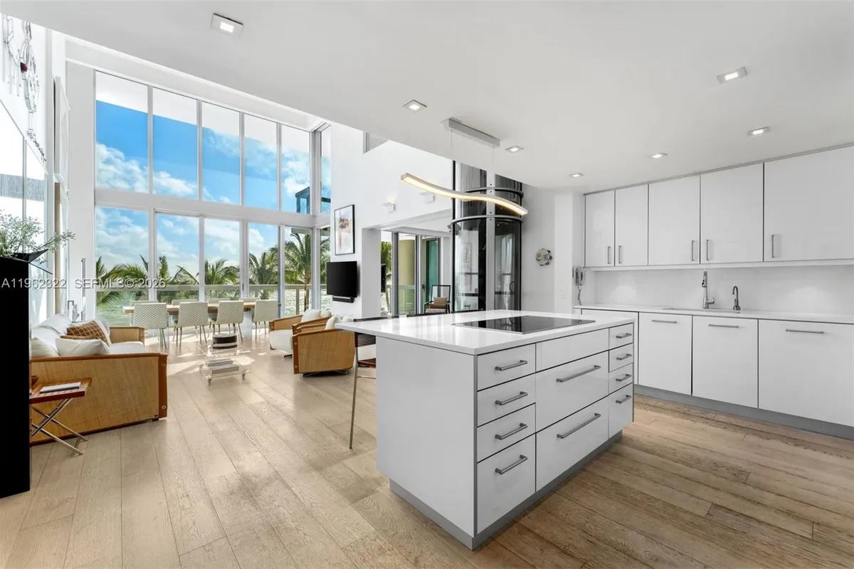 6899 Collins Ave # 403, Miami Beach FL 33141