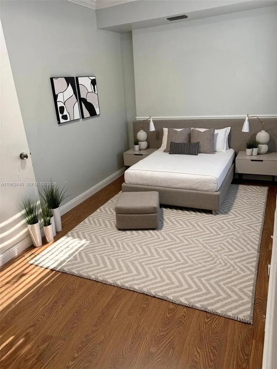 103 NW 6th Ave # 2, Miami FL 33128