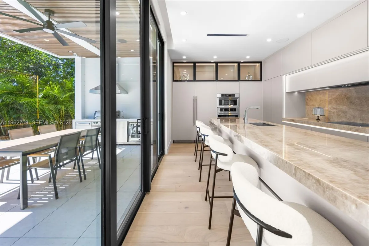 290 NW 48th St, Miami FL 33127