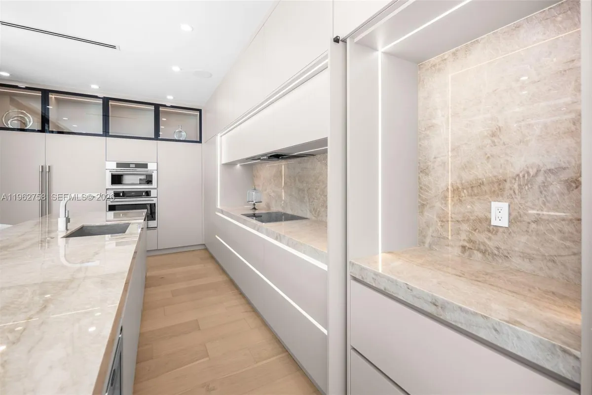 290 NW 48th St, Miami FL 33127