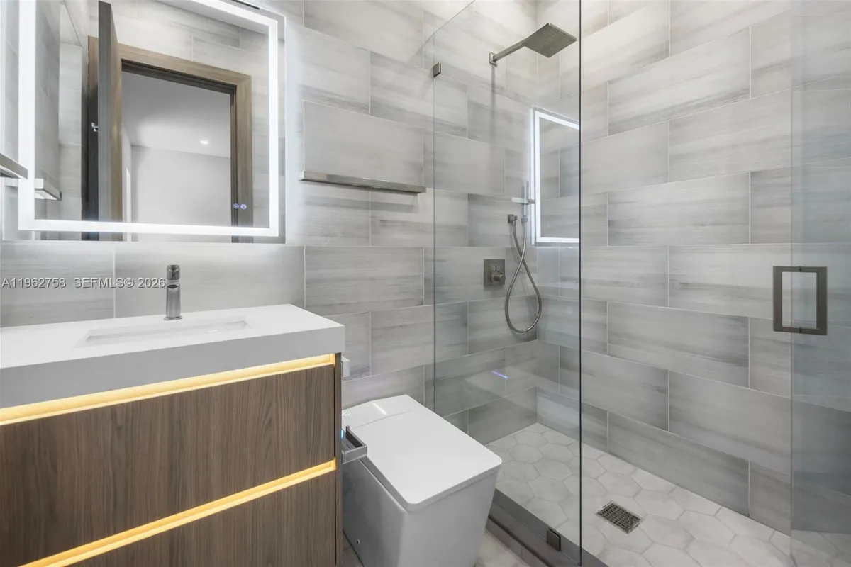 290 NW 48th St, Miami FL 33127