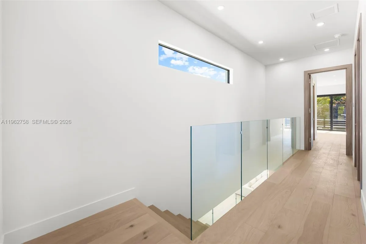 290 NW 48th St, Miami FL 33127