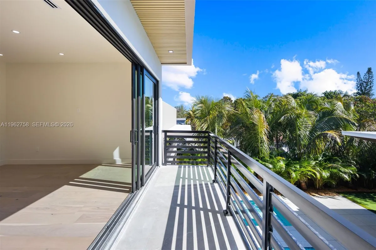 290 NW 48th St, Miami FL 33127