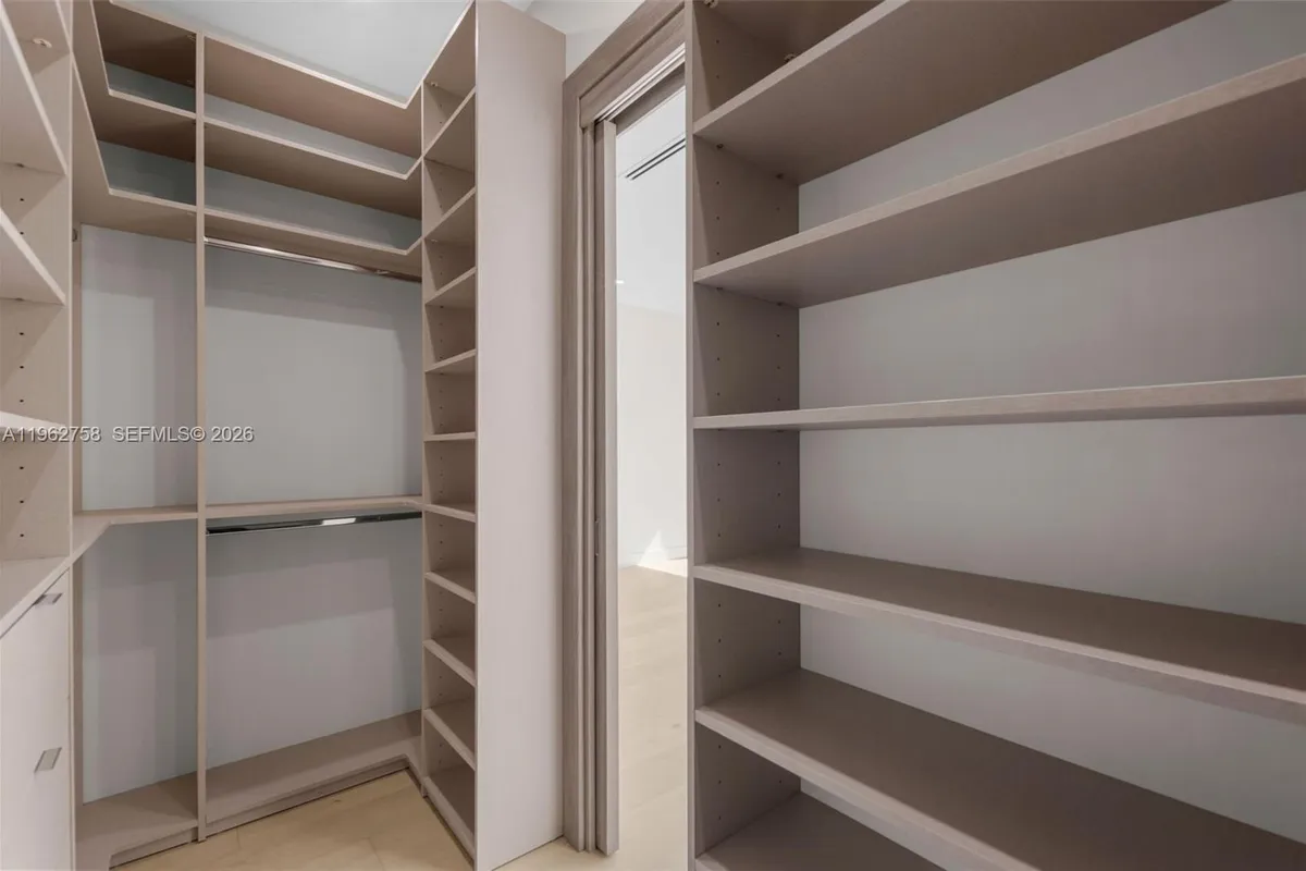 290 NW 48th St, Miami FL 33127