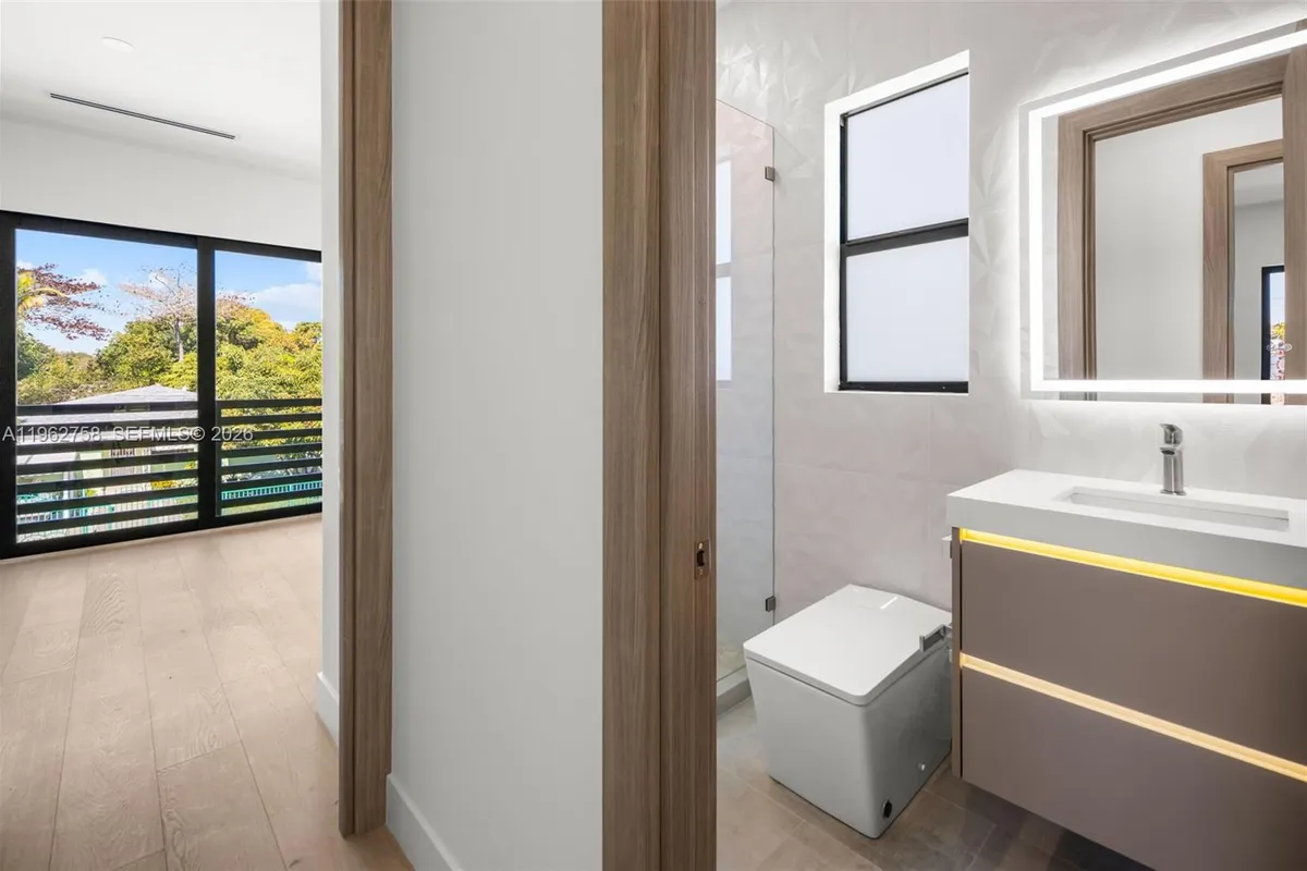 290 NW 48th St, Miami FL 33127