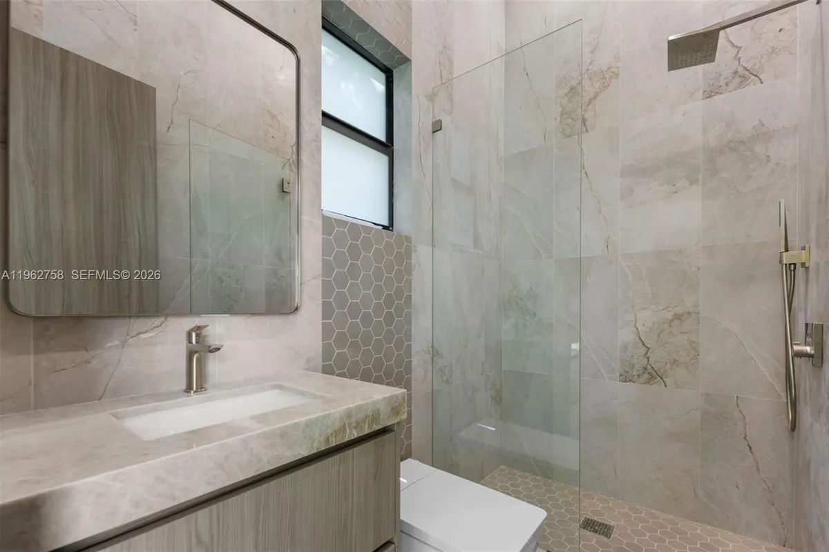 290 NW 48th St, Miami FL 33127