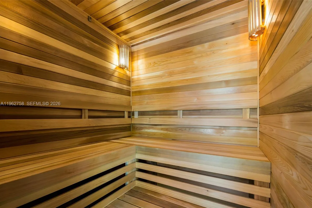 290 NW 48th St, Miami FL 33127