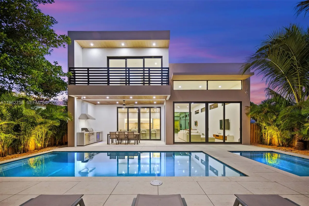 290 NW 48th St, Miami FL 33127