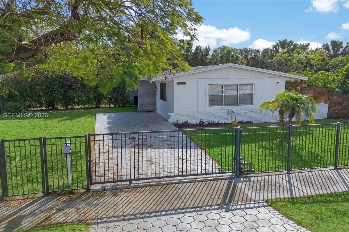 20615 NW 28th Ave, Miami Gardens FL 33056