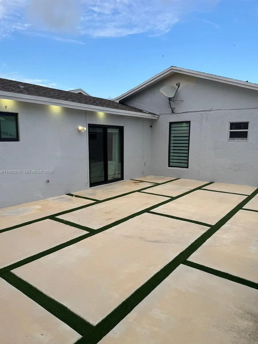 19234 SW 121st Ct, Miami FL 33177