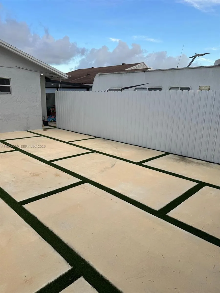 19234 SW 121st Ct, Miami FL 33177