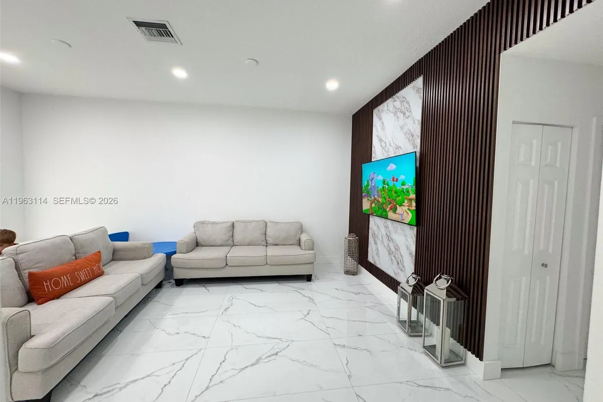 1533 SW 154th Path, Miami FL 33194